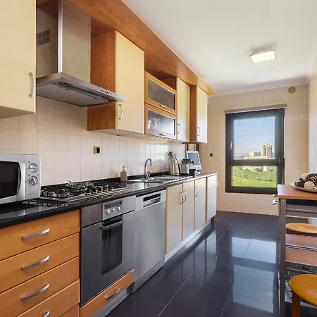 Apartment Spacious 2br With Free Parking In By Soulplaces Lissabon