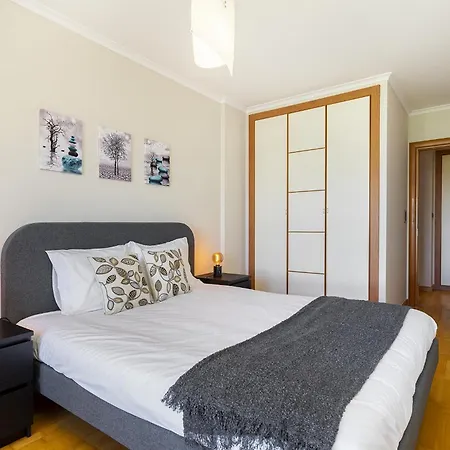 Spacious 2br With Free Parking In By Soulplaces Apartman *