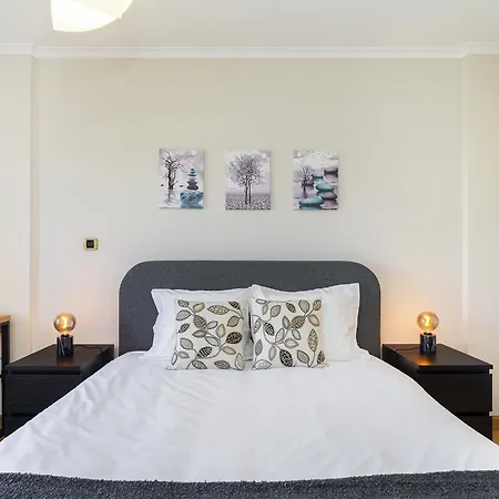 Spacious 2br With Free Parking In By Soulplaces Apartman