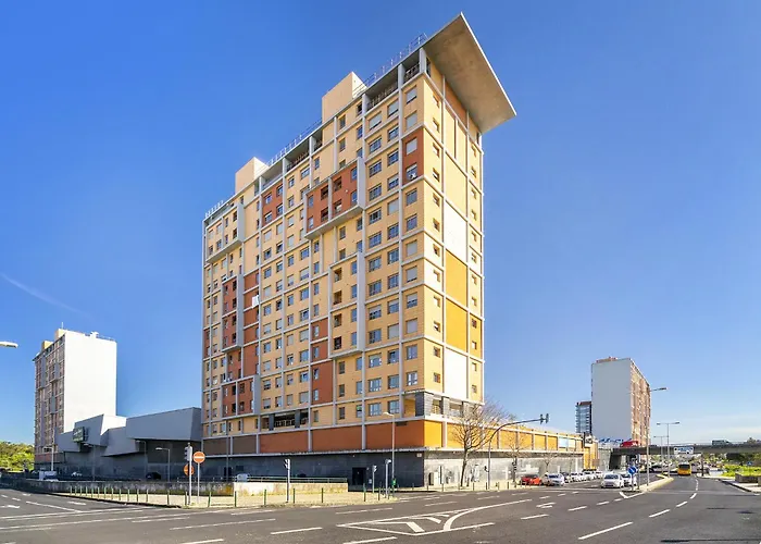 Apartment Spacious 2br With Free Parking In By Soulplaces Lissabon