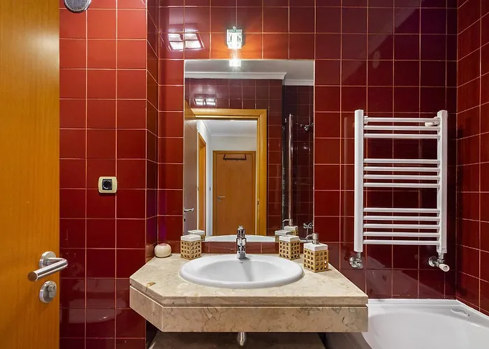 Spacious 2br With Free Parking In By Soulplaces Apartment Lissabon