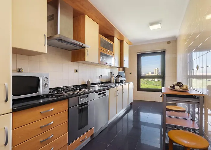 Apartment Spacious 2br With Free Parking In By Soulplaces Lissabon