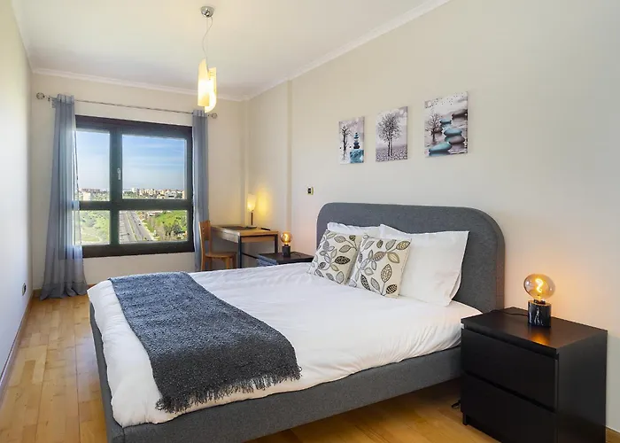 Spacious 2br With Free Parking In By Soulplaces *